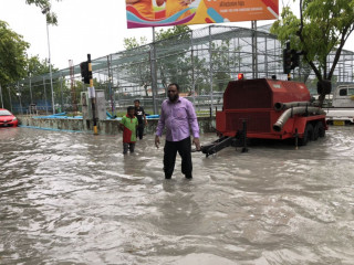 މާލޭގެ މަގުމަތީގައި ފެންބޮޑުވެފައި