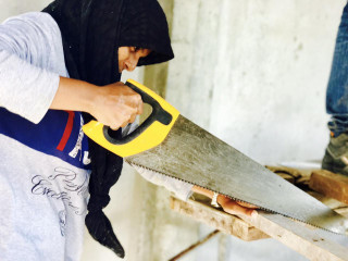 އުމުރުން 16 އަހަރުގެ ނީޝަން: ރާނައި ސިމެންތު ޖަހާ، ވަޑާންކޮށް ކަރަންޓްވައިރު ކުރޭ!