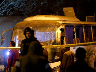 މިސްރުގައި ފަތުރުވެރިންތަކެއް ދަތުރުކުރަމުން ދިޔަ ބަހަކަށް ބޮމުގެ ހަމަލާއެއް ދިނުމުން ހަތަރު މަރު