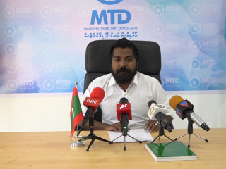 އެމްޓީޑީގެ ޔާމިން ރަޝީދު ނޫސްވެރިންނާއި ބައްދަލުކުރައްވަނީ