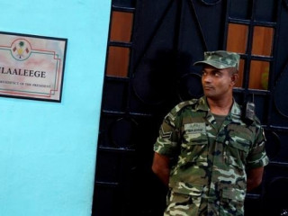 ހިލާލީގެ ބޭރުގައި ސިފައިންގެ މީހަކު ފޯރިމަރަނީ