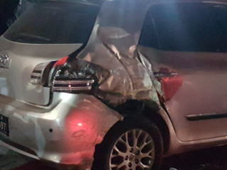 މާފަންނު ހިރިޔާ ސްކޫލް ކައިރީގައި ހިނގި އެކްސިޑެންޓުގައި ކާރަކަށް ގެއްލުންވެފައި