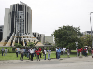 ބަޢާވާތައް ތާއީދު ކުރުމުގެ ގޮތުން ރޭޑިއޯ ސްޓޭޝަން ދޮށަށް އެއްވި މީހުން