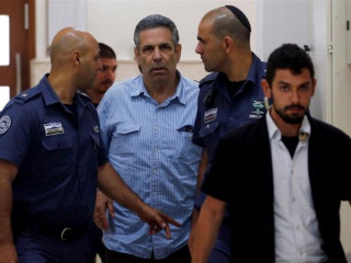 ސެގޭވް ފުލުހުންގެ ބެލުމުގެ ދަށުން ކޯޓުން ގެންދަނީ