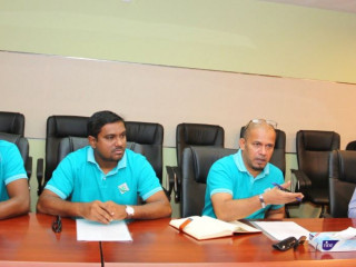 އިލެކްޝަންސް ކޮމިޝަނުގެ މެމްބަރުން ޓޫރިޒަމް މިނިސްޓްރީގެ ބޭފުޅުންނާ ބައްދަލު ކުރައްވަނީ