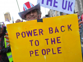 އިނގިރޭސިވިލާތުގައި ބްރެކްސިޓާ އެއްކޮޅަށް ބޭއްވި މުޒާހަރާއެއްގެ ތެރެއިން