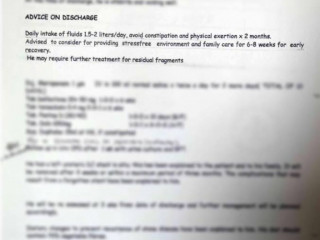 އަދީބުގެ އާއިލާއަށް ޑޮކްޓަރ ދީފައިވާ ލިޔުން - އެޗްއާރުސީއެމް އިން ހަވާލާދިން މި ލިޔުމާއި ތަފާތުތަކެއް ހުރި