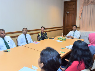 ނައިބް ރައީސް ފައިސަލް ނަސީމް އެޑިއެކޭޝަން މިނިސްޓްރީގެ އިސް ބޭފުޅުންނާއި އެކު
