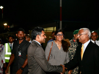 President Ibrahim Mohamed Solih (r) greets Vice President Faisal Naseem (l) as Defence Minister Mariya looks on (c)