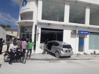 ހިތަދޫ ބޮޑު މަގުގައި ހިނގި އެކްސިޑެންޓް