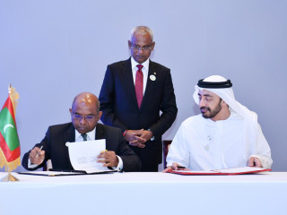 އެއްބަސްވުމުގައި މިނިސްޓަރު ޝާހިދު ސޮއިކުރައްވަނީ