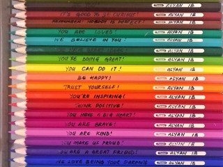 މަންމަގެ ހިތްވަރު ދިނުމުގެ ބަސްތައް ކުލަ ފަންސުރުގައި!