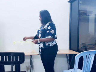 މެލޭޝިއާގައި ބަހައްޓާފައި ހުރި ވޯޓް ފޮށްޓަށް ވޯޓު އަޅަނީ