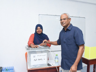 ރައީސް ސޯލިހު ވޯޓު ލެއްވުމަށް އިމާދުއްދީން ސްކޫލުގައި