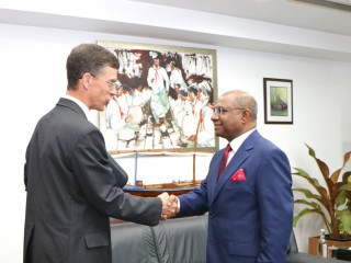 UK Ambassador James Dauris with Foreign Minister Abdulla Shahid