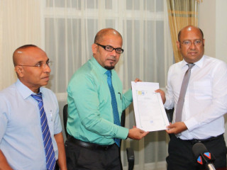 Maldives Labour and Social Democratic Party founder Abdulal Haseen (r) and Elections Commission president (c): the \'Labour Party\' was registered on 21st January, 2019