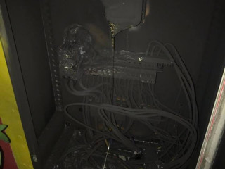 ކަރަންޓް ޑިސްޓްރިބިއުޝަން ފޮށްޓެއްގައި ރޯވެ އަނދާފައި