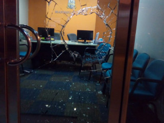 ތަޅާލާފައިވާ މަންދު ކޮލެޖްގެ ބިއްލޫރިގަނޑު