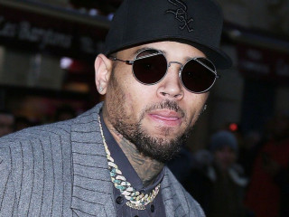 މަޝްހޫރު ލަވަކިޔުންތެރިޔާ ކްރިސް ބްރައުން ރޭޕްގެ މައްސަލައެއްގައި ހައްޔަރުކޮށްފި