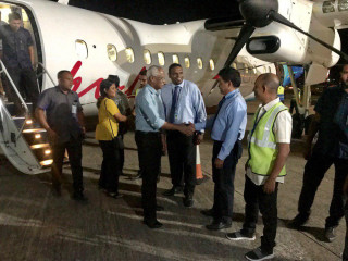 ރައީސް ސޯލިހު ލ. ޢަތޮޅަށް ކުރެއްވި ދަތުރުފުޅު ނިންމަވާލެއްވުމަށް މާލެ ވަޑައިގެންނެވީ ހޮނިހިރު ދުވަހުގެ ޜޭ