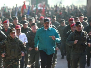 ރައީސް ނިކޮލަސް މަޑޫރޯ އަސްކަރީ ތަމްރީނުތަކެއްގައި