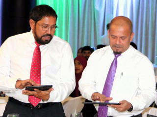 Elections Commission president Ahmed Shareef (r)