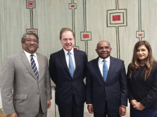 ޔޫކޭގެ ބައެއް ފަރާތަތްކާ މިނިސްޓަރ ޝާހިދު ބައްދަލުކުރައްވަނީ