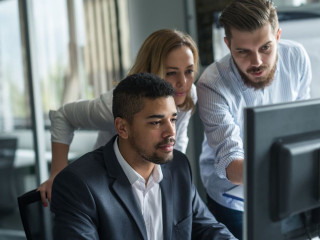 އެމެރިކާގައި ޖެހިޖެހިގެން ވަޒީފާ އިތުރުވާތާ 100 މަސް ދުވަސް، ޖެނުއަރީ މަހު އެކަނި ވެސް ތިން ލައްކަ ވަޒީފާ