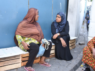 Minister Shidhatha Shareef with a panhandler