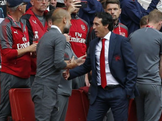 އާސެނަލްގެ ކޯޗު އެމެރީ (ކ) އަދި ސިޓީގެ ކޯޗު ގާޑިއޯލާ (ވ)