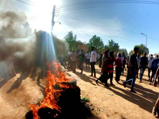 މުޒާހަރާ ރޫޅާލުމަށް ކަރުނަ ގޭސް ޖެހުމުންވެސް މުޒާހަރާ ކުރިޔަށް ގެންގޮސްފައިވޭ