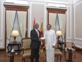 މައިތިރިޕާލަ ސިރިސޭނަ (ކ) އާއި ރައީސް ސޯލިހު (ވ)