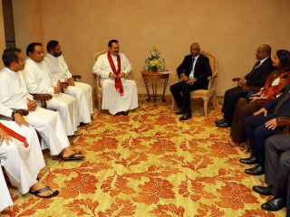 ރައީސް އިބްރާހިމް މުހައްމަދު ސޯލިހުއާއި މަހިންދަ ރާޖަޕަކްސަ ބޭއްވި ބައްދަލުކުރެއްވުމުގެ ތެރެއިން