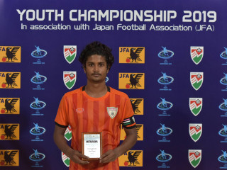 އީގަލްސް އާއި އޭދަފުށި ބައްދަލުކުރި މެޗުގެ މޮޅޫ ކުޅުންތެރިޔާ ރާއިފް