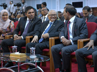 ރައީސް މުހައްމަދު ނަޝީދު (ކ) އަދި ރައީސް މައުމޫން (ވ)