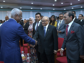 ރައީސް ސޯލިހާއި ރައީސް މައުމޫނު ސަލާން ކުރައްވަނީ: -މައުމޫނު ވަނީ ރައީސަށް މަރުހަބާ ވިދާޅުވެފައި