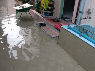 Heavy rain causes flooding in Kudahuvadhoo