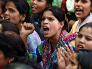 އަންހެނުންގެ ހައްޤުތައް ހޯދުމަށް އިންޑިއާގެ އަންހެނުންތަކެއް އަޑުއުފުލަނީ - ސީ.އެން.އެން