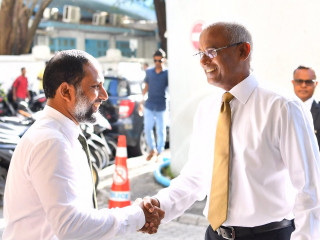 މަހާސިންތާ ފެށުމަށް ބޭއްވި ރަސްމިއްޔާތު ޝަރަފުވެރިކޮށްދެއްވުމަށް ރައީސް ވަޑައިގެން، ހޯމް މިނިސްޓަރާއި ސަލާމްކުރައްވަނީ