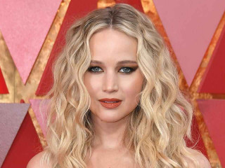 ޖެނިފާ ލޮރެންސް އާއި ކޫކްމެރޮނީއާއި އެންގޭޖް ކުރި ކަމުގެ އަޑުތަކެއް ފެތުރެން ފަށައިފި