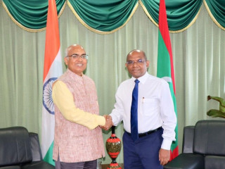 މިނިސްޓަރު ޝާހިދު އާއި އަކިލޭޝް މިޝްރާ