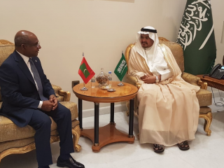 Foreign Minister Abdulla Shahid (L)