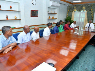 President Solih met with the island\'s local government council