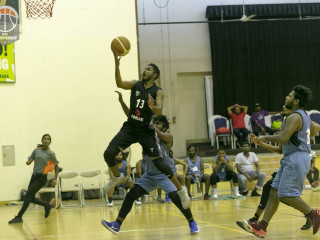 ެއެމްބީއޭ ޗެމްޕިއަންޝިޕްގެ މެޗެއްގެ ކުޅުން ކުރިއަށްދަނީ