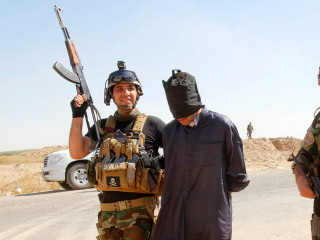 ސީރިޔާގައި އައިއެސްގެ 800 އަށް ވުރެ ގިނަ ހަނގުރާމަވެރިން ހައްޔަރުކޮށްފައި އެބަތިބި