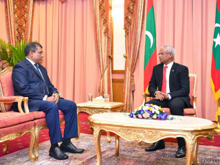 މައުސޫމް އާއި ރައީސުލް ޖުމްހޫރިއްޔާއާ ބައްދަލު ކުރައްވަނީ:-މައުސޫމް ވަނީ ޖޭޕީގައި ހުންނެވި މަގާމުން އިސްތިއުފާ ދެއްވާފައި