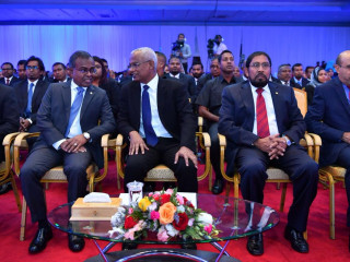 ޤަޟާއީ އަހަރު އިފްތިތާހުކުރުމަށްޓަކައި ދަރުބާރުގޭގައި ބޭއްވި ޖަލްސާގައި ރައީސް ސޯލިހް އާއި އުއްތަމަ ފަނޑިޔާރު ޑރ. އަބްދު ދީދީ ވާހަކަފުޅު ދައްކަވަނި