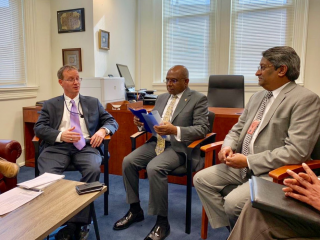 ރާއްޖެއިން އެކްސްޕޯޓް ކުރާ މަހުގެ ބާވަތްތައް ފަސޭހައިން އެމެރިކާ މާކެޓްގައި ލިބޭގޮތް ހެދުމާ ބެހޭ ގޮތުން ޝާހިދު މަޝްވަރާ ކުރައްވައިފި