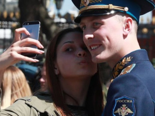 ސްމާރޓް ފޯނަކުން ފޮޓޯ ނަގަނީ