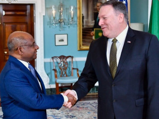 Foreign Minister Abdulla Shahid (L)